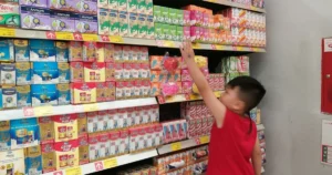 Người Việt Chi 10.000 Tỷ Để Mua Sữa Ngoại