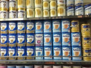 Áp lực cạnh tranh từ thương hiệu nước ngoài